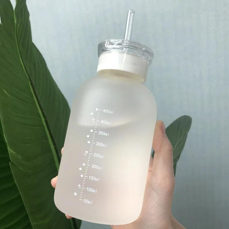 Gourde en Verre Design avec Paille