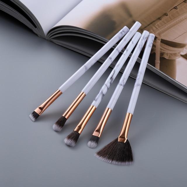 Pinceaux de maquillage en marbre