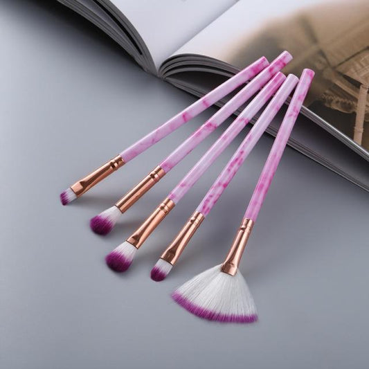 Pinceaux de maquillage en marbre